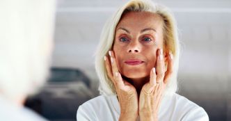 Se masser régulièrement le visage et le cou aiderait à éliminer les déchets du cerveau et à se protéger d'Alzheimer