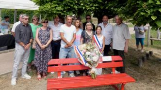 À Coudoux, le parc à enfants accueille un banc rouge pour rendre hommage aux femmes victimes de violences