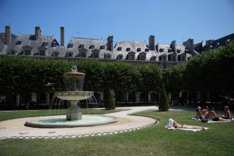 A Paris, la « fournaise » sous les toits en pleine vague de chaleur : « J'ai hâte que ça se termine, ce n'est pas vivable »