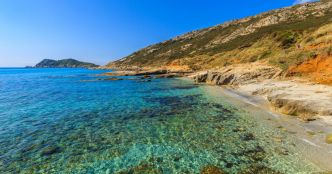 Cette plage paradisiaque et confidentielle est idéale pour s'échapper de l'agitation de Saint-Tropez
