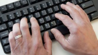 Un garagiste arrêté, suspecté d'avoir « acheté » des centaines de viols d'enfants en ligne à une famille colombienne