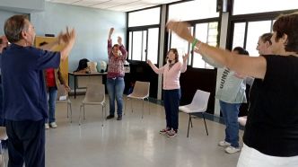 Des adultes porteurs de handicap font du théâtre aux côtés d'éducateurs à Salon-de-Provence