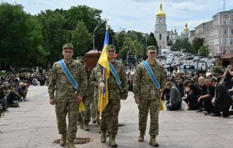 Zelensky accuse Moscou de remettre des corps de soldats russes au lieu d'ukrainiens
