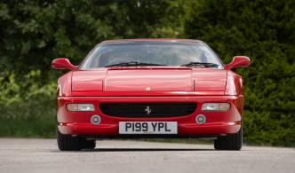 Moins de 24 000 km au compteur, un historique étonnant et une configuration presque introuvable : la Ferrari F355 de Jeremy Clarkson est à vendre