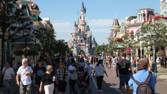 Un homme privatise Disneyland Paris pour son mariage... avec une fillette de 9 ans