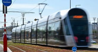 Ivre, il urine à l’arrêt de tram devant les policiers