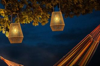 "Très lumineuses, elles s'intègrent parfaitement à notre salon de jardin" : ces lanternes d'extérieur aux 1200 avis cartonnent