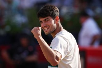 Alcaraz enchaîne une 17e victoire consécutive pour rejoindre Lehecka en finale du Queen's