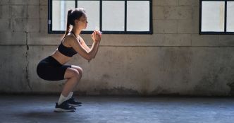 Cette variante des squats est la meilleure pour celles qui ont mal aux genoux