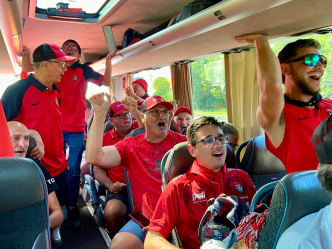 "Les clubs de supporters existent pour ce genre de moment": ambiance dans le bus des Fils de Besagne, de Toulon à Lyon