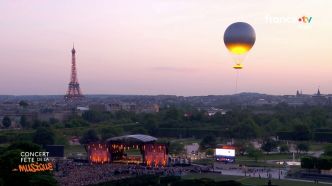 La vasque olympique s'élève à nouveau dans le ciel de Paris à l'occasion de la Fête de la musique