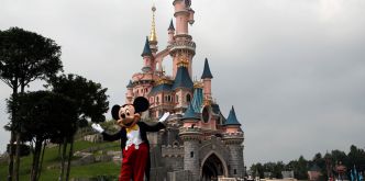 Scandale en France: Un faux mariage à Disneyland Paris avec une mariée mineure