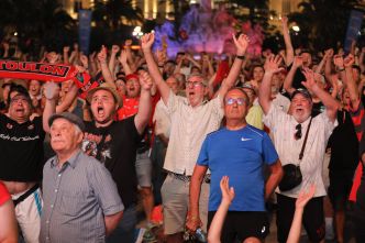 "On s'en va, le match est nul. On est dépassé": sur la Place de la Liberté, les supporters toulonnais éteints par les Bordelais