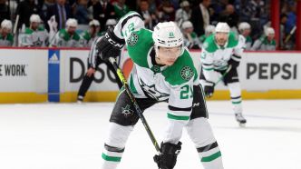 Les Stars prennent les appels pour Jason Robertson
