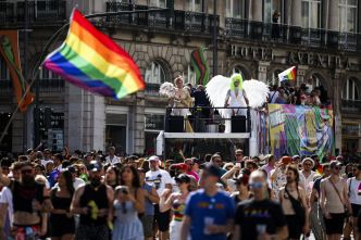 Lisbonne: Des milliers de personnes défilent pour l'EuroPride
