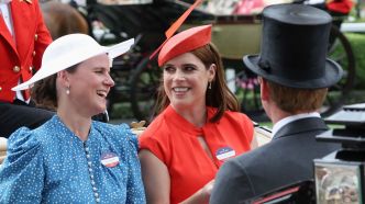 Princesse Eugenie (35 ans) sublime et sensuelle dans une robe moulante d'un rouge criard