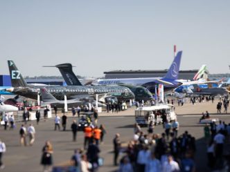 Salon du Bourget : l'ultra gauche voulait lâcher des ballons à l’hélium pour perturber des vols de démonstration