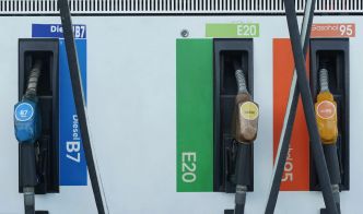 Ce nouveau carburant arrive dans les stations-essence, il est plus économique mais certaines voitures tombent en panne
