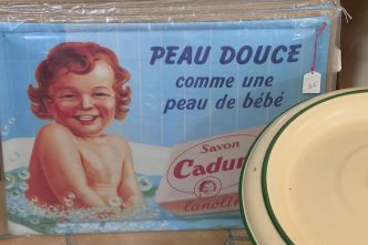 "Des frissons ! Ça nous rappelle plein de bons moments" : chez Augustine, on trouve encore de la lessive Bonux, du savon Cadum et des prix en francs