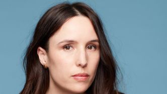LIVRE "J'ai voulu explorer les émotions contradictoires du peuple français", sur fond de royauté, explique Victoria Mas