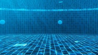 Elle est en train de se noyer dans une piscine : les gestes héroïques d'une maître-nageuse et d'une infirmière sauvent une fillette de 3 ans