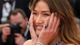 Carla Bruni, élégante en chemise, apporte son soutien à sa fille Giulia