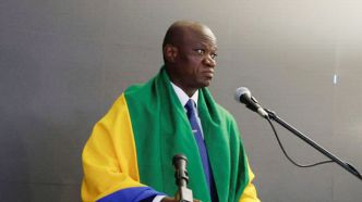 Oligui Nguema lance son parti et brouille les lignes