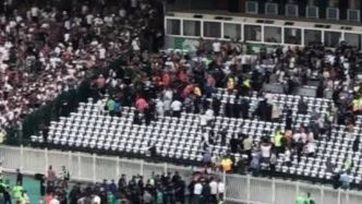 Une bousculade provoque l'effondrement d'une barrière en tribunes : 81 blessés et trois morts dans un stade de football en Algérie