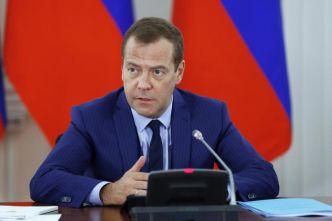Dmitri Medvedev évoque une possible fourniture d'ogives nucléaires à l'Iran par "certains pays"