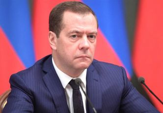 Medvedev menace : « Plusieurs pays sont prêts à fournir des armes nucléaires à l'Iran »