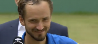 Medvedev à Bublik, qui l'a battu en finale : « S'il te plaît, sois du côté d'Alcaraz ou de Sinner à Wimbledon comme ça on aura peut-être une surprise au troisième ou au quatrième [...]