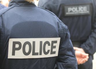 La police caillassée lors de la fête de la musique à Nice, une foule hostile dispersée avec chiens d'attaque et grenades lacrymogènes