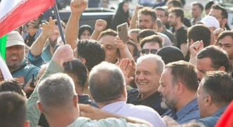 Massoud Pezeshkian : le président iranien participe à une manifestation contre l'agression américaine