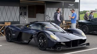 Il a acheté une Aston Martin Valkyrie pour trois millions d'euros et maintenant il poursuit la marque en justice : le moteur V12 est si bruyant qu'il n'entend même pas les ambulances arriver