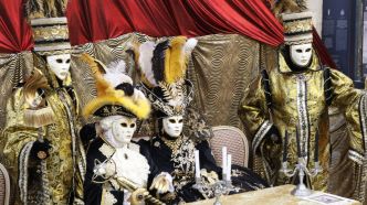 Masques, costumes, maquillages,... Sisteron a pris des airs de Venise pour une journée hors du temps