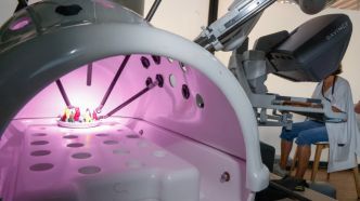 L'hôpital d'Aix s'offre un robot chirurgical, une première : "La chirurgie robotique est indispensable"