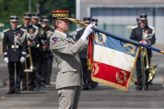 "Nous nous remémorons les actes de courage, de l'Afghanistan au Sahel, mais aussi au Levant” : pour la première fois de sa jeune histoire, le 4e RHFS de Pau décoré d'une fourragère