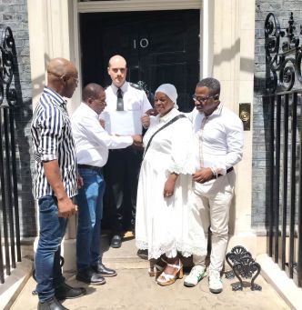 Sit-in à Londres: L'opposition ivoirienne remet une pétition à la Primature britannique (10 Downing Street)