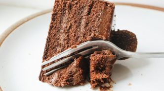 Adieu le beurre, voici l'ingrédient secret qu'il faut ajouter dans votre gâteau au chocolat pour le rendre plus moelleux et léger