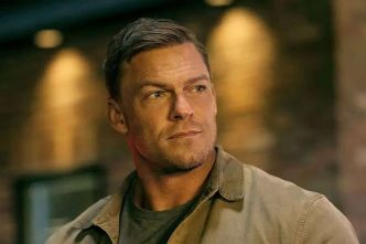 Alan Ritchson explique pourquoi Reacher refuse de s'engager sentimentalement