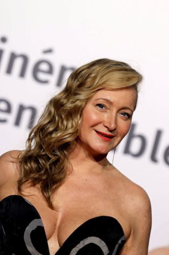"Un autre projet de vie" : Julie Ferrier en larmes, elle fait une révélation déchirante