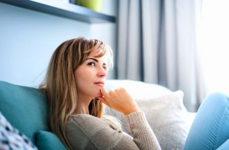 Vous avez grandi avec des parents stricts ? Ces comportements, une fois adulte, en sont la preuve
