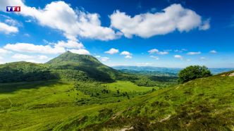Randonnée : partez à la découverte des volcans d'Auvergne avec le GR®30 | TF1 INFO