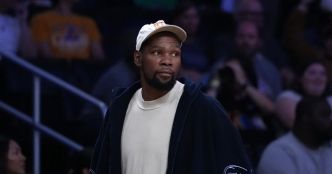 Basket-ball. Kevin Durant apprend son transfert à Houston alors qu'il donne une conférence