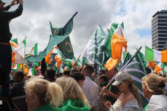 Nouvelle manifestation contre l’immigration à Dublin (Irlande) : la révolte silencieuse de milliers de patriotes [Reportage]