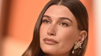 Hailey Bieber (28 ans) se dévoile dans un short cycliste à pois et des chaussures que l'on pensait ringardes aux pieds