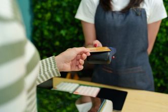 Plus besoin de poser sa carte sur le TPE : le paiement sans contact va devenir encore plus simple