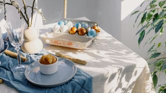 Adieu les nappes, voici l'alternative beaucoup plus économique que tous les décorateurs valident