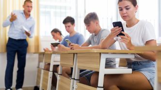 Actualité : “Des données bouleversantes” : contenus porno, sommeil, échec... l'Italie interdit les smartphones à l'école