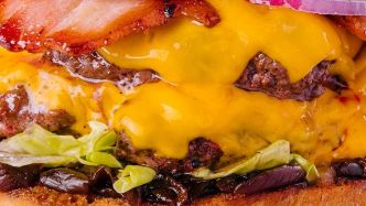 9 450 € pour... un hamburger : sait-on ce que contient le sandwich le plus cher du monde proposé par l'influenceur culinaire Bdevikingo ?